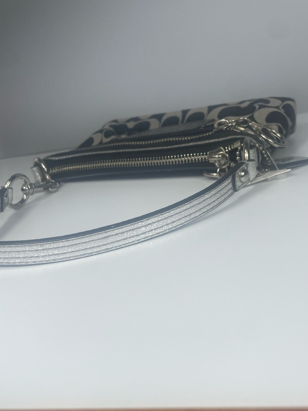 Coach Poppy Signature Large Wristlet NWT - Picture 14 of 14